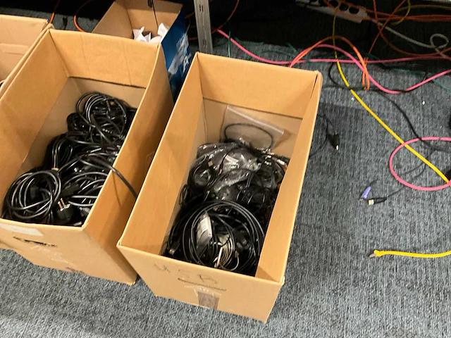 Partij it-apparatuur - afbeelding 13 van  34