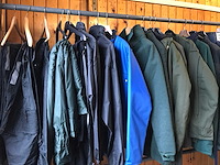 Partij jassen en broeken - afbeelding 1 van  4