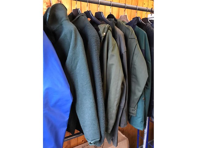 Partij jassen en broeken - afbeelding 3 van  4
