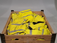 Partij jassen (mouwen afgeknipt)