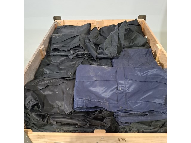 Partij jassen - afbeelding 2 van  4