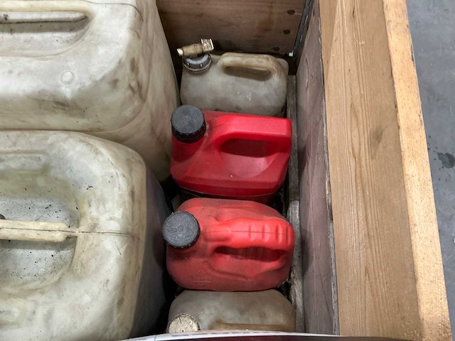 Partij jerrycans diesel, benzine en olie - afbeelding 8 van  10