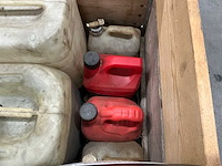 Partij jerrycans diesel, benzine en olie - afbeelding 8 van  10