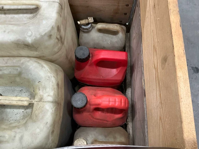 Partij jerrycans diesel, benzine en olie - afbeelding 8 van  10