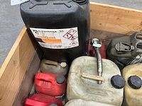 Partij jerrycans diesel, benzine en olie - afbeelding 2 van  5