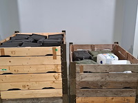 Partij jerrycans en containers - afbeelding 1 van  7
