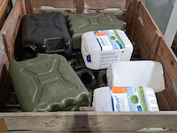 Partij jerrycans en containers - afbeelding 2 van  7