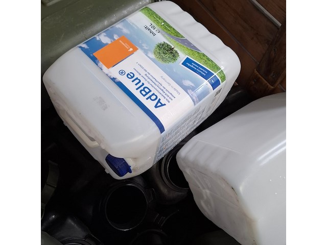 Partij jerrycans en containers - afbeelding 7 van  7