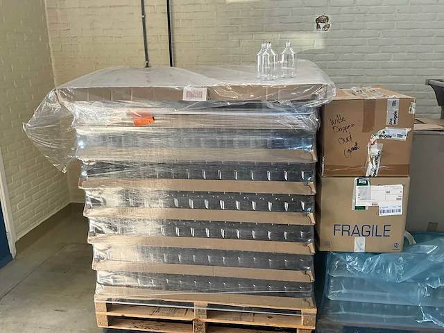 Partij jerrycans en diverse - afbeelding 8 van  10