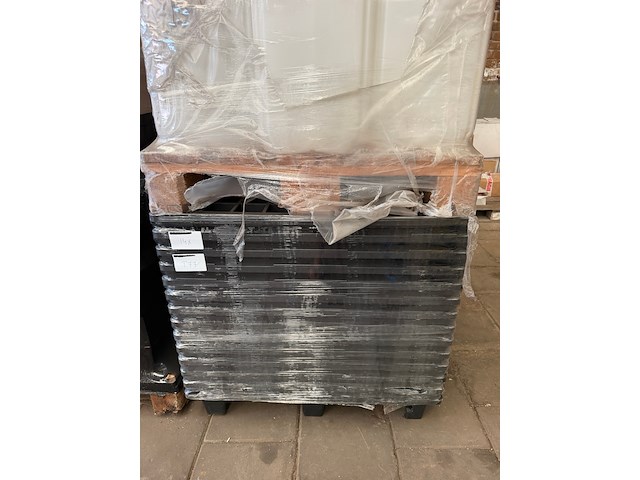 Partij jerrycans en kunststof pallets - afbeelding 3 van  5