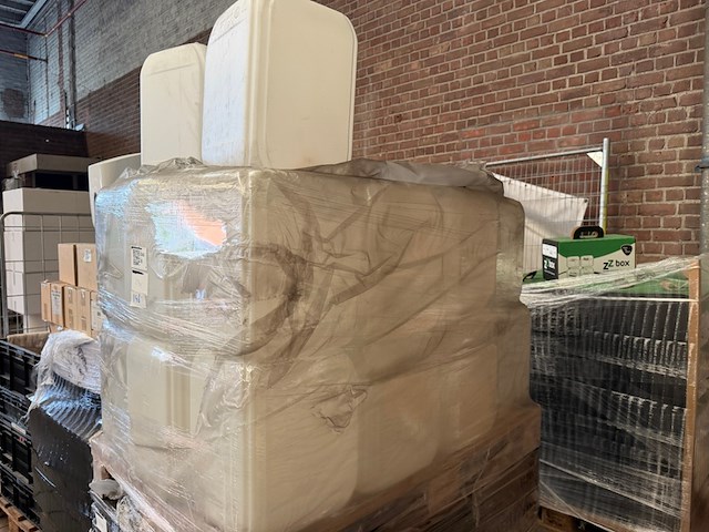 Partij jerrycans en kunststof pallets - afbeelding 5 van  5