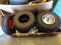 Partij jerrycans, luchtbanden en achterlichten - afbeelding 3 van  5