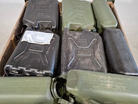 Partij jerrycans, o.a. scepter - afbeelding 2 van  7