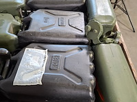 Partij jerrycans, o.a. scepter - afbeelding 6 van  7