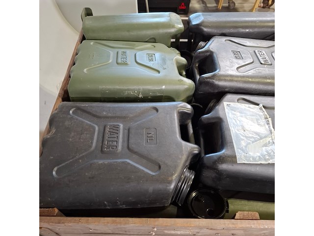 Partij jerrycans, o.a. scepter - afbeelding 7 van  7
