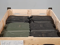 Partij jerrycans, o.a. scepter - afbeelding 2 van  6