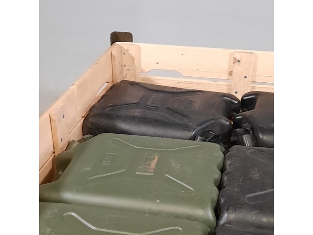 Partij jerrycans, o.a. scepter - afbeelding 3 van  6