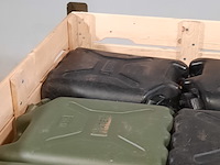 Partij jerrycans, o.a. scepter - afbeelding 3 van  6