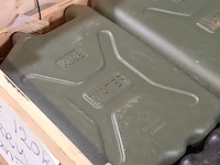 Partij jerrycans, o.a. scepter - afbeelding 5 van  6