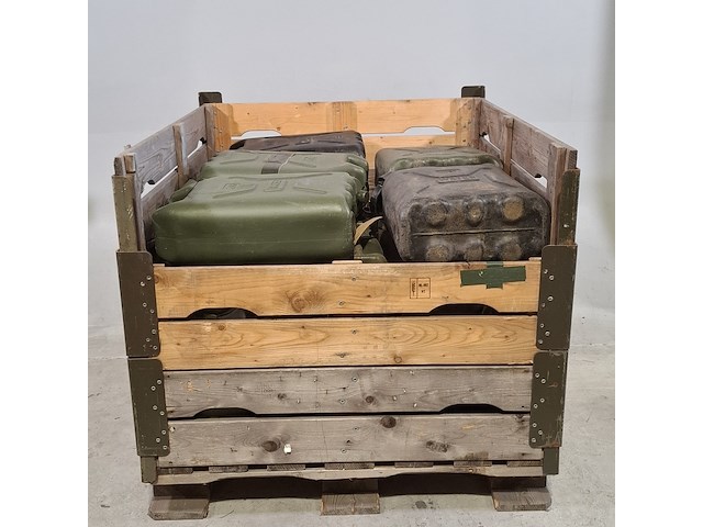Partij jerrycans - afbeelding 1 van  3
