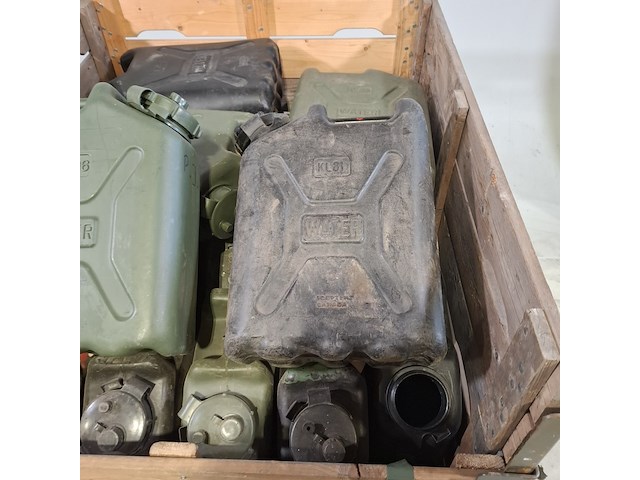 Partij jerrycans - afbeelding 3 van  3