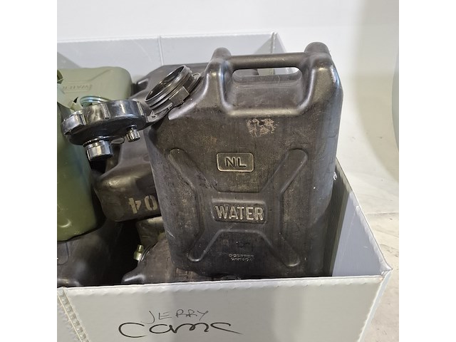 Partij jerrycans - afbeelding 3 van  3