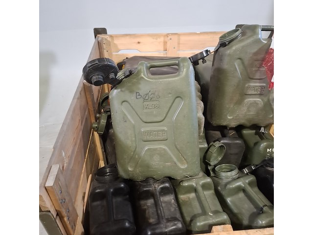 Partij jerrycans - afbeelding 3 van  4