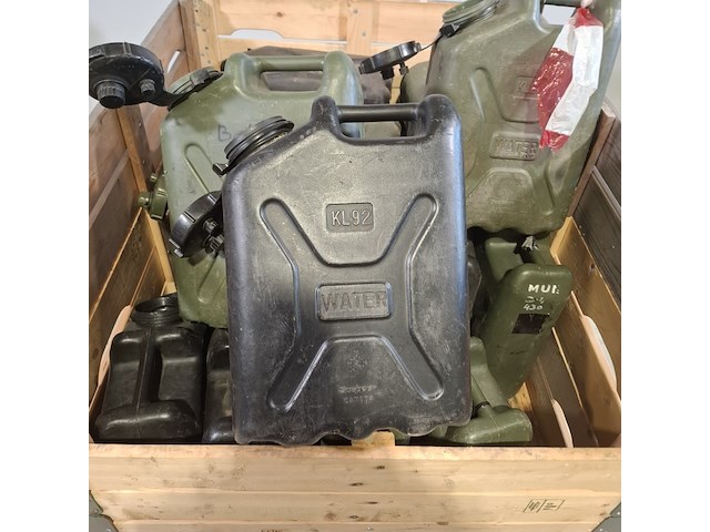 Partij jerrycans - afbeelding 4 van  4