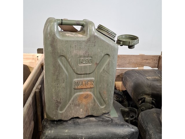 Partij jerrycans - afbeelding 6 van  6