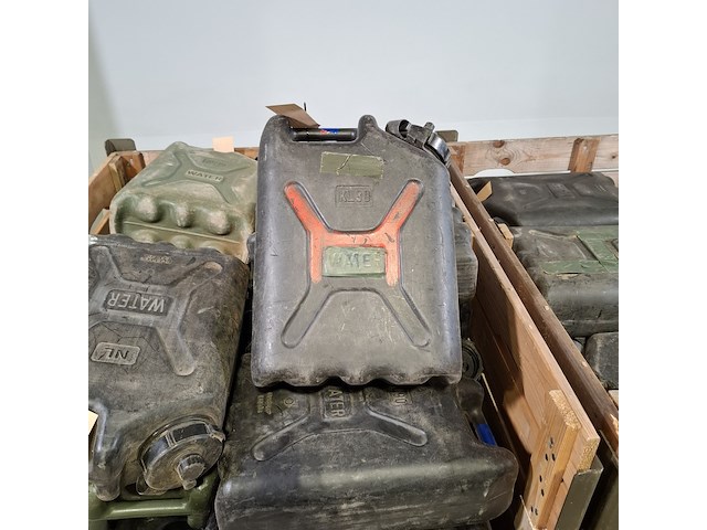 Partij jerrycans - afbeelding 5 van  6
