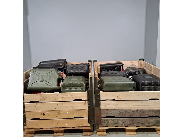 Partij jerrycans - afbeelding 1 van  7