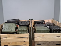 Partij jerrycans - afbeelding 1 van  7