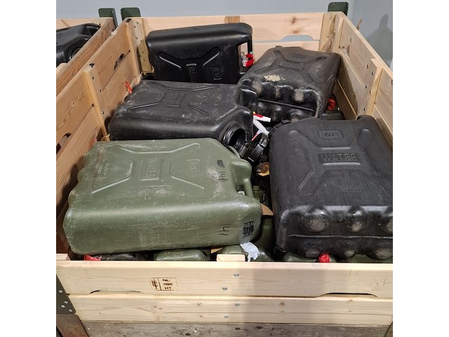 Partij jerrycans - afbeelding 2 van  7