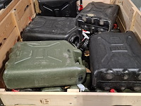 Partij jerrycans - afbeelding 2 van  7