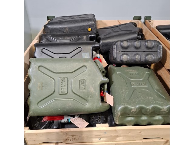 Partij jerrycans - afbeelding 3 van  7