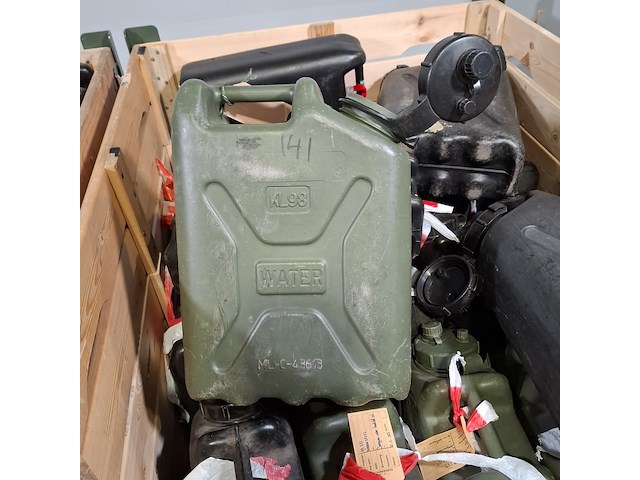 Partij jerrycans - afbeelding 6 van  7