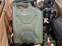 Partij jerrycans - afbeelding 6 van  7