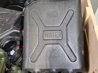 Partij jerrycans - afbeelding 7 van  7