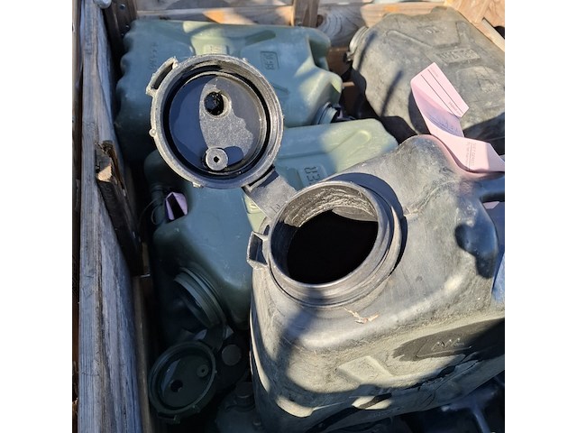 Partij jerrycans - afbeelding 4 van  5