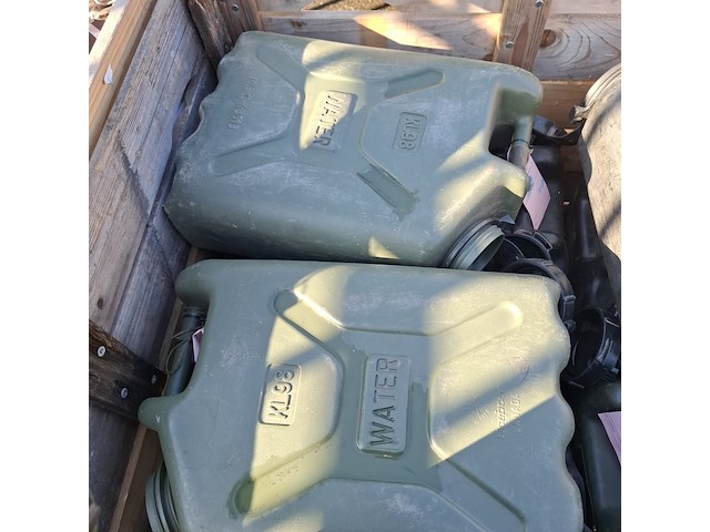 Partij jerrycans - afbeelding 5 van  5