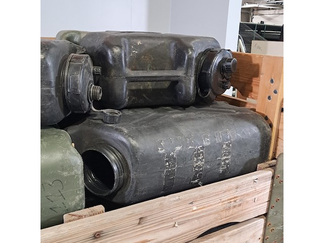 Partij jerrycans - afbeelding 4 van  5