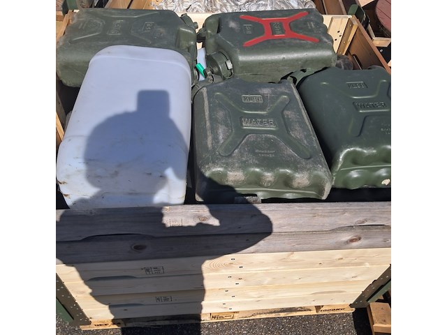 Partij jerrycans - afbeelding 2 van  4