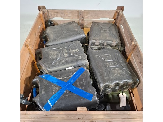 Partij jerrycans - afbeelding 2 van  8