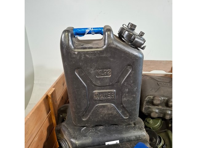 Partij jerrycans - afbeelding 3 van  8