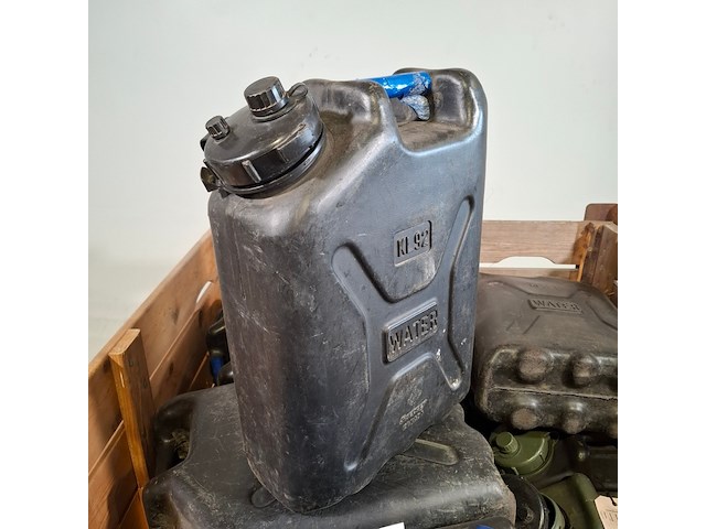 Partij jerrycans - afbeelding 4 van  8