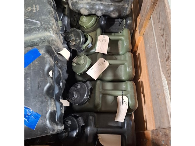 Partij jerrycans - afbeelding 6 van  8