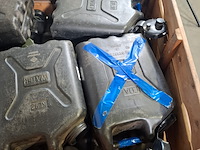 Partij jerrycans - afbeelding 7 van  8