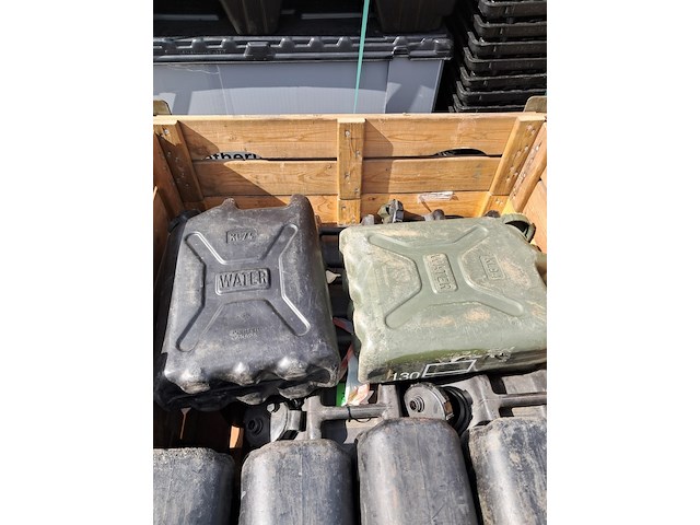 Partij jerrycans - afbeelding 4 van  5