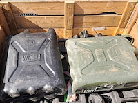 Partij jerrycans - afbeelding 4 van  5