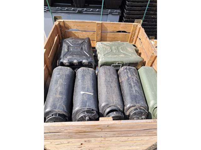 Partij jerrycans - afbeelding 5 van  5